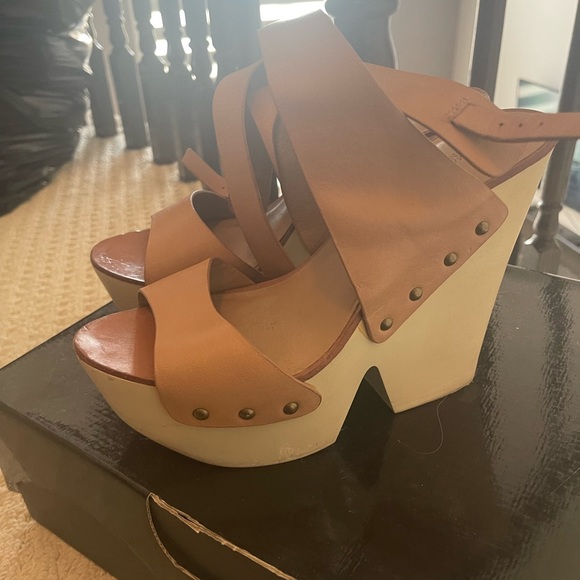 BC BG WEDGE Sandals ! - Picture 5 of 6